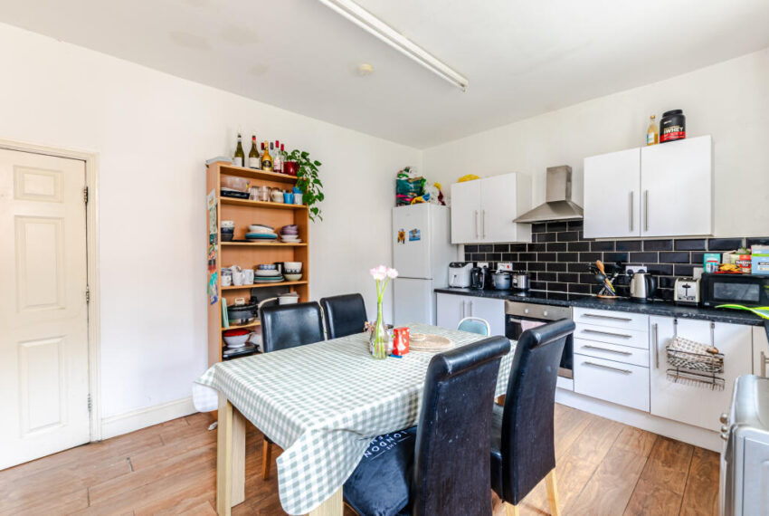 9 newport garden s- kitchen 2