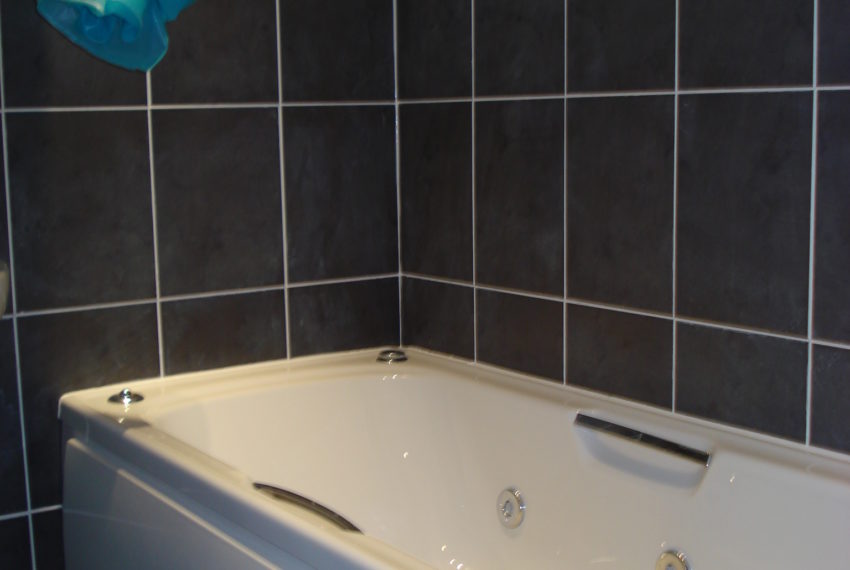 Royal Park Grove Bathroom