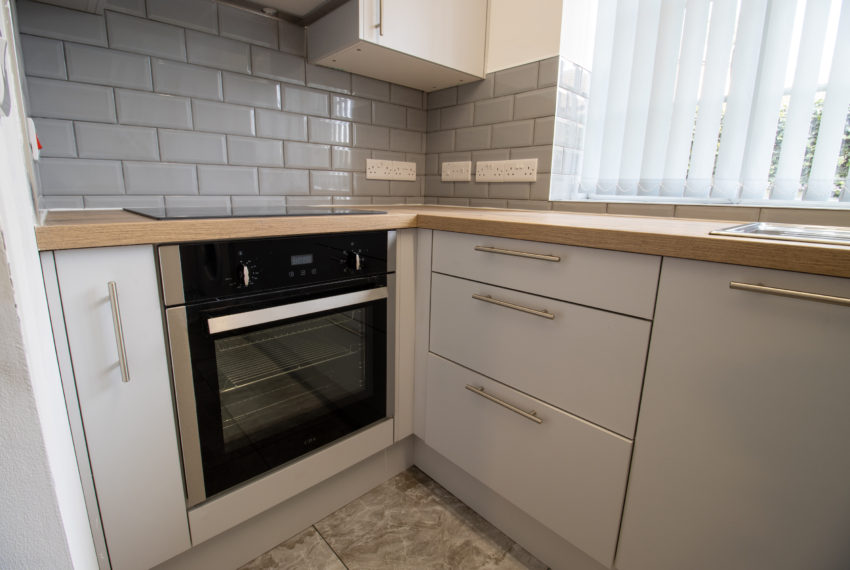 12 35 Cliff Road, Basment