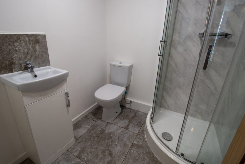 8 35 Cliff Road, Basment