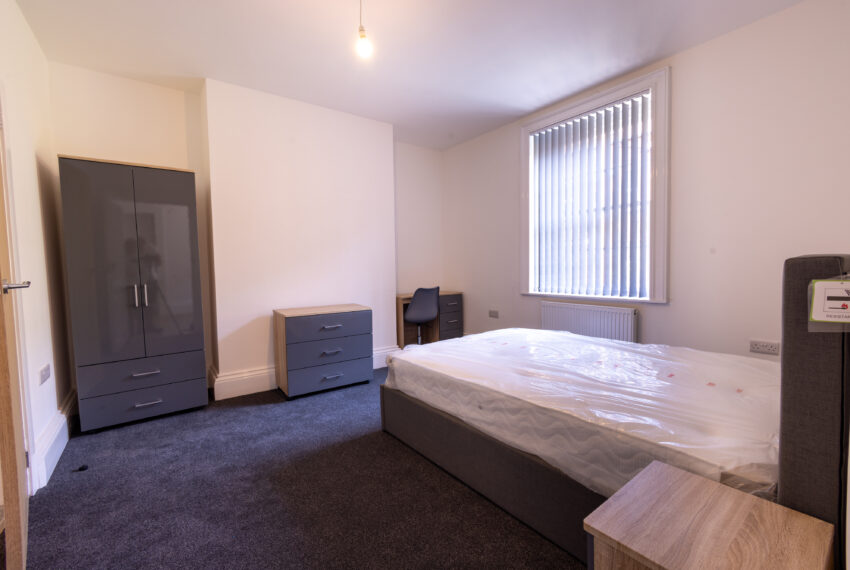 Flat 2 40 Headingley Lane 19