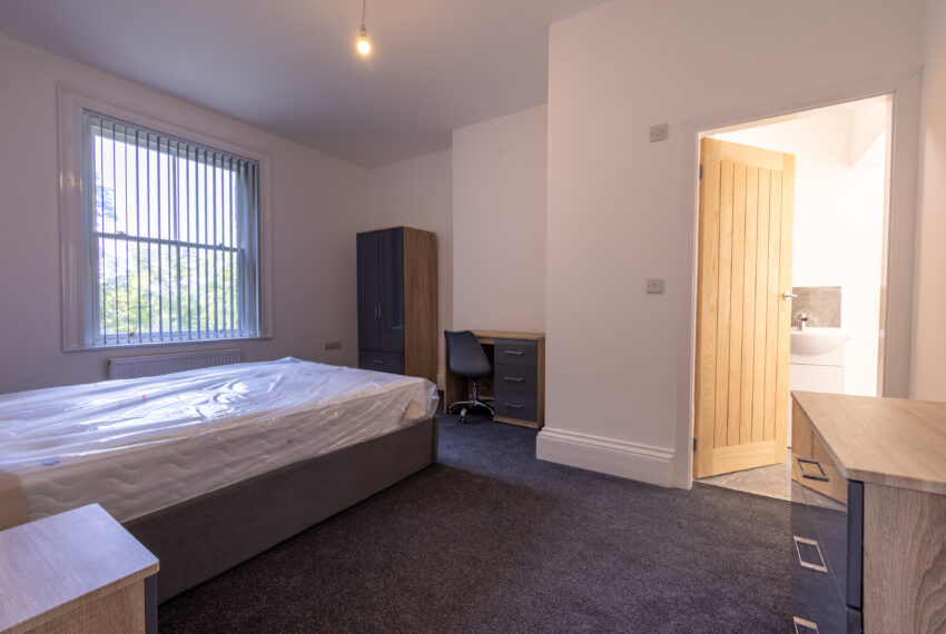 Flat 2 40 Headingley Lane 24